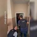 Policija ovnom razvalila vrata, pa ovako uhapsila hakere: Upali u poverljive baze podataka Srbije i Hrvatske