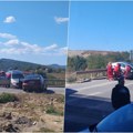 Jeziva nesreća na izlazu iz Kragujevca: Automobili potpuno uništeni, jedan ostao na samoj ivici mosta (foto)