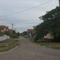 Novi detalji pucnjave u Sremskoj Mitrovici: Sin ranjenog muškarca uzeo pištolj sa zemlje, osumnjičenom određen pritvor