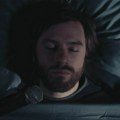 Kako zaista zvuči pričanje u snu? Glumac snimio sebe dok spava, od smejanja do psovanja - evo kada je vreme za doktora