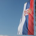 Ovo su pravila o isticanju srpske zastave Ako je oštećena ili dodiruje zemlju, kazna je 500.000 dinara!