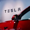 Tesla povlači dva miliona vozila zbog nesigurne autonomne vožnje
