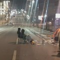 „Dobro jutro je“: Reporterka Danasa ranom zorom na studentskoj blokadi u Beogradu