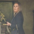 Milena Kačavenda nema od bola na sahrani majke: Sinovi se ne odvajaju od nje, evo ko je od poznatih došao