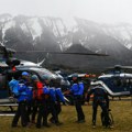 Спасиоци у Немачкој трагају за планинарима заробљеним после снежне мећаве, нико не зна зашто су данас кренули у успон