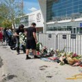 Vandalizam na mestu tragedije u Novom Sadu: Muškarac oskrnavio mesto odavanja pošte žrtvama, oglasio se MUP