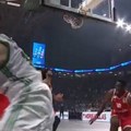 Povreda centra Olimpijakosa na gostovanju u OAKA areni (VIDEO)