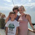 "Moj sin mora da živi u zatvoru, sahranjen živ": Dečak (13) zbog ove bolesti ne sme nikoga da pogleda, dodirne niti čuje