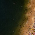 (Foto) u Istri još jedan monstrum završio iza brave! Evo čime je snimao golu decu na plaži!