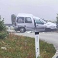 Tragedija na putu: U BiH! Vozač izašao da postavi trougao, pa poginuo kada ga je udario auto