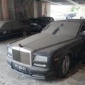 U napuštenom hotelu sa 5 zvezdica otkrili automobilske dragulje - Hamer, Rols-Rojs, Mercedes: Kada su ih otvorili – srce im je…