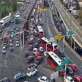 Јутро тек почело, а на Газели и Аутокоманди општи хаос Игла нема где да падне! Ево где је све чеп (фото)