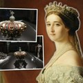Kruna poslednje francuske carice ukradena iz Luvra, pa pronađena na ulici: Vredi desetine miliona evra, bila je modna ikona i…