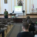 Učenici Prve kragujevačke gimnazije slušali predavanje o ulozi i značaju Vojske Srbije