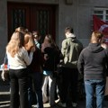 Đaci i roditelji protestuju ispred Pete beogradske gimnazije