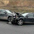 (Foto) Audi totalno smrskan, ima povređenih Teška saobraćajka na auto-putu Miloš Veliki: Vozila se "zabila" jedno u drugo