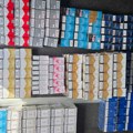 Uhapšen na granici sa 619 paklica cigareta u bunkeru kombija