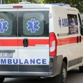 Кобни пад са првог спрата у Митровици: Жена подлегла повредама, полиција испитује случај
