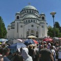 Nova.rs sa hiljadama vernika iz Srbije i regiona koji čekaju u redu da se poklone pojasu Presvete Bogorodice: "Nismo ga…