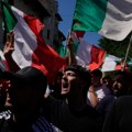 Dva skupa u Rimu - Više desetina hiljada ljudi na protestima za i protiv migranata