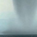 Jezivi prizori iznad Bodenskog jezera: Podigao se ogroman tornado - U toku je hitan alarm zbog udara opasnih po život