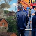 Novi Pazar: Dim se diže iz objekta pogođenog udarom groma