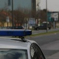 Mladić uhapšen zbog bacanja "zolje" na kuću u Batajnici, maloletnik mu čuvao stražu