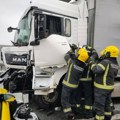 "Volan mu je pritiskao stomak i grudni koš": Ivan koji je sa kolegama vatrogascima spasio vozača na mostu kod Beške za…