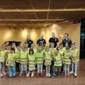 "Moj drug policajac": U sklopu preventivnih aktivnosti Policijske uprave u Novom Sadu mališanima dečija predstava na poklon…