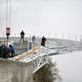 Izvode se završni radovi na izgradnji vidikovca na Kablaru, u toku ugradnja staklene podloge, instalirani solarni paneli…