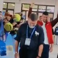 Haos u Kini zbog Novaka: Navijač ga gurnuo, njegova reakcija oduševila sve! (Video)