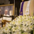 Izrazi saučešća u svetu povodom papine smrti, zastave na pola koplja u Italiji