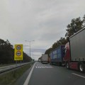 AMSS: Pažnja zbog visokih temperatura, kamioni na prelazu Batrovci čekaju dva sata