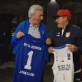Riga: srdačan susret predstavnika srpskih košarkaša i fudbalera (video)