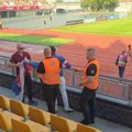 VIDEO Srpskim navijačima uzeli zastavu na stadionu, posle rasprave poznato gde je završila