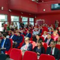 Politička klackalica u Nišu: Jedan odbornik vladajuće većine napustio SNS, ali se danas glasalo kao da nije: Oglasio se i…