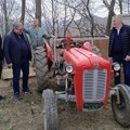 Podrška mladim poljoprivrednicima – dodela traktora u selu Pepelj