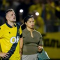 Potresne scene u Bredi: Stadion u suzama zbog preminule bebe