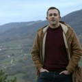 (VIDEO) Otac Vladimira Mandića napao novinara N1 Mladena Savatovića