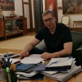 Vučić o tome kako provodi radno nedeljno jutro: Idealno vreme da se pregledaju svi papiri