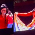 Arenom se ori hit "Plači zemljo", a Dragana Mirković ogrnula srpsku zastavu! Publika u transu
