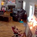 Prasak, varnice pa plamen: Zastrašujući snimak eksplozije na samo metar i po od bebe: Majka videom upozorila na nešto što…