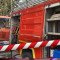 Gori stan na Čukarici: Zapalila se kuhinja - vatrogasci na licu mesta
