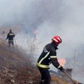Vatrogasci već drugi dan vode borbu sa gašenjem vatrene stihije! Požar na deponiji u Bačkoj Palanci i dalje traje!