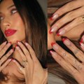 Hailey Bieber kao nail inspo za prazničnu sezonu