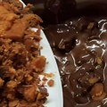 Ceca napravila čokoladu sa čvarcima, a reakcije su neočekivane Sve radi ručno, cena je pristupačna: Prva reakcija je uvek…