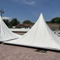 Šatori, kuvanje i politika: Kako izgleda centar Niša pred SNS skup
