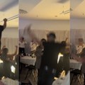 "Čovek je zamalo poginuo" Stravične scene sa nastupa, pevač se odjednom srušio (video)