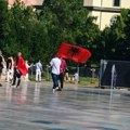 Kurir u Tirani: Naelektrisana atmosfera! Euforija pred meč Albanije i Srbije! Zastave, sirene, pesma! (video)