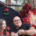Prelepa ćerka čuvenog zmijolovca Vladice šokirala slikama sa punoletstva: Uska crvena haljina, a uz nju zmija